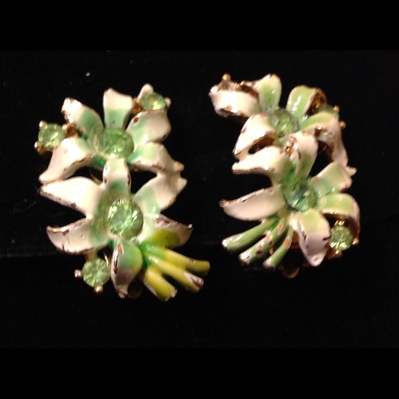Estate Hand Enameled Painted Green CLIP Flowers - Picture 2 of 7